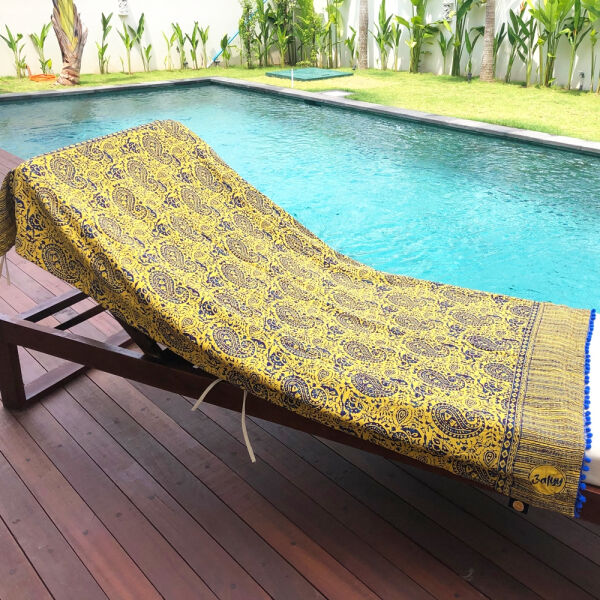 Batik Strandlaken met Pompons Enjoy Your Life