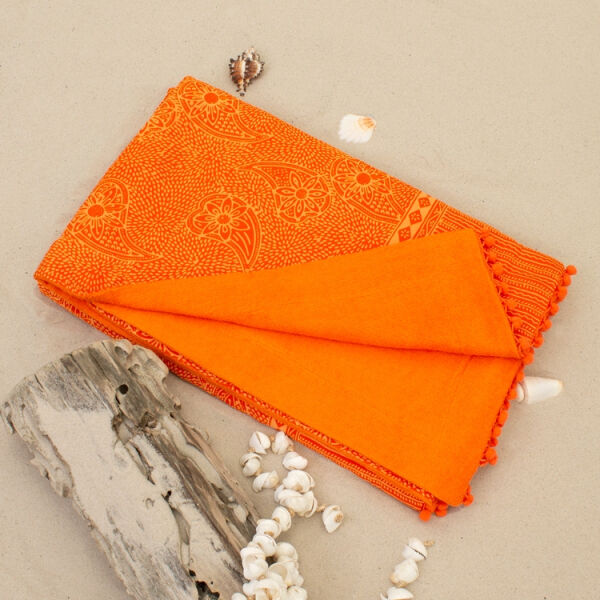 Batik Strandlaken met Pompons Walking in the Sun